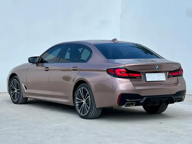 BMW 5 Series — Фото автомобиля 3