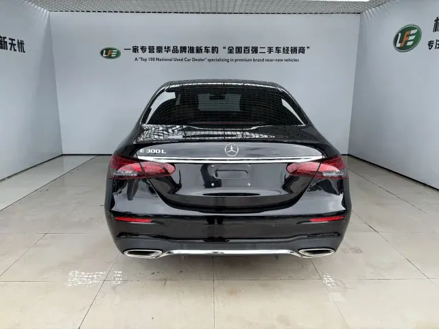 Mercedes-Benz E-Class — Фото автомобиля 6