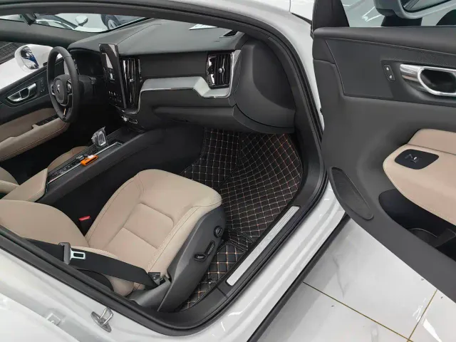 Volvo XC60 — Фото автомобиля 10