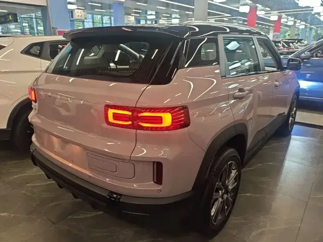 Geely ICON — Фото автомобиля 6