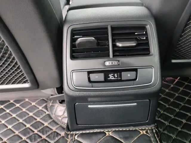 Audi A4L — Фото автомобиля 14