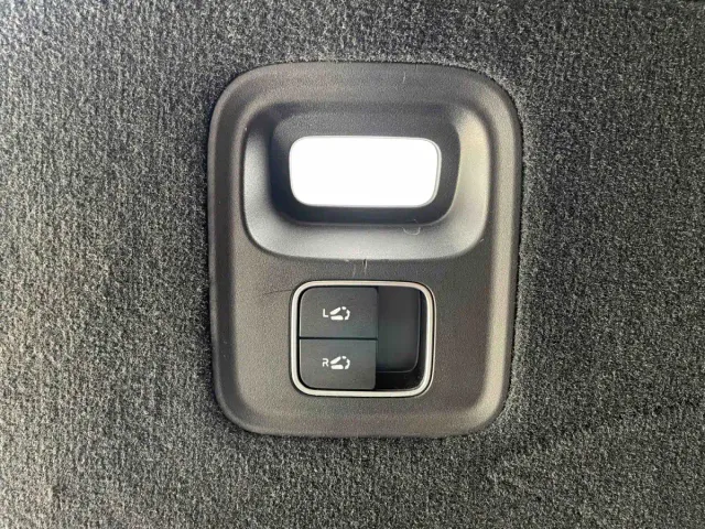 Li Auto L8 — Фото автомобиля 10