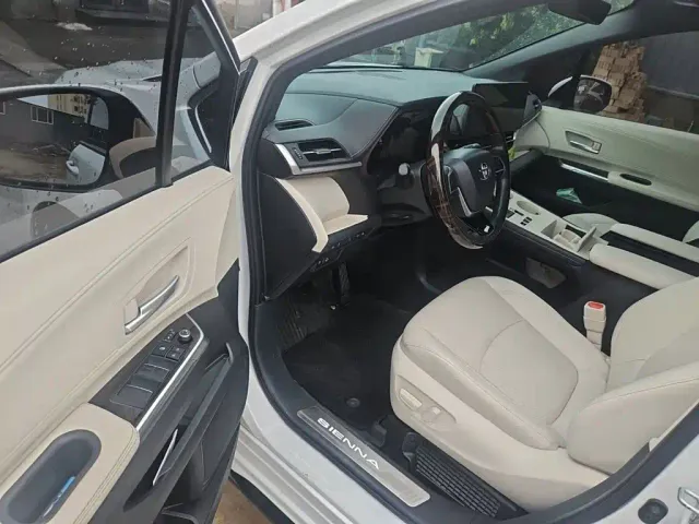 Toyota Sienna — Фото автомобиля 13