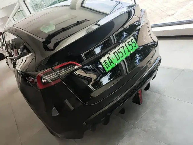 Tesla Model Y — Фото автомобиля 9