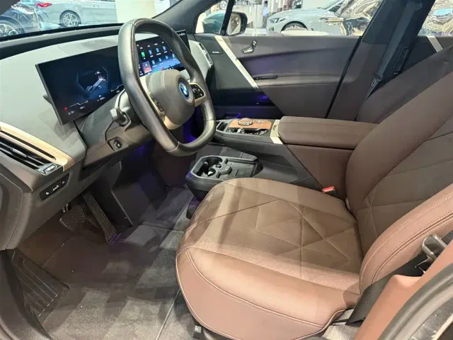 BMW iX — Фото автомобиля 13