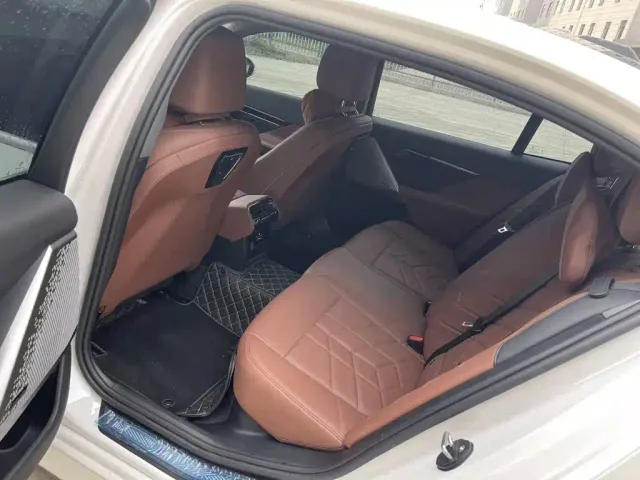 BMW 5 Series — Фото автомобиля 18