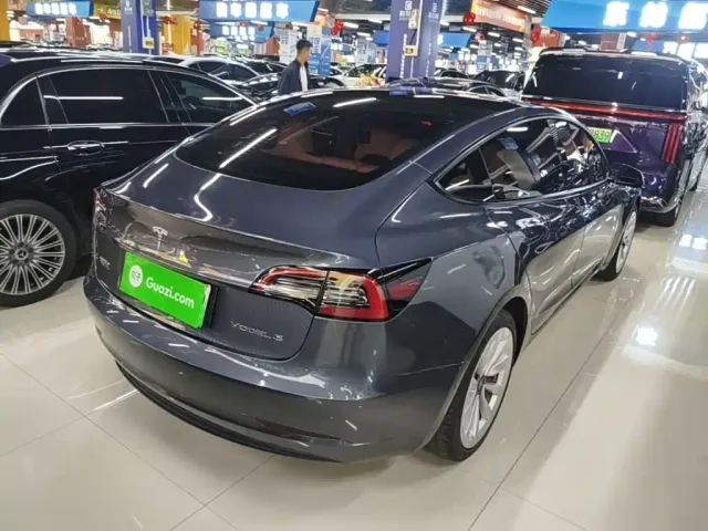 Tesla Model 3 — Фото автомобиля 6