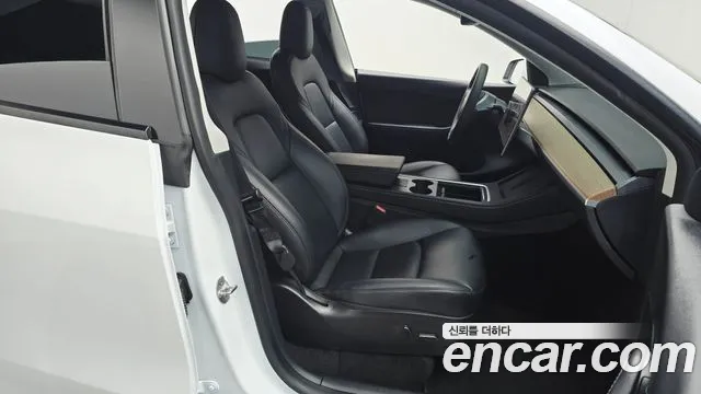 Tesla Model Y — Фото автомобиля 25