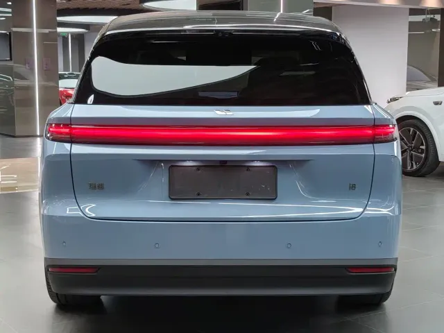 Li Auto i8 — Фото автомобиля 8