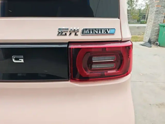 Wuling Hongguang Mini EV — Фото автомобиля 7