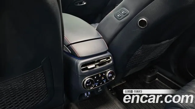 Genesis GV70 — Фото автомобиля 25