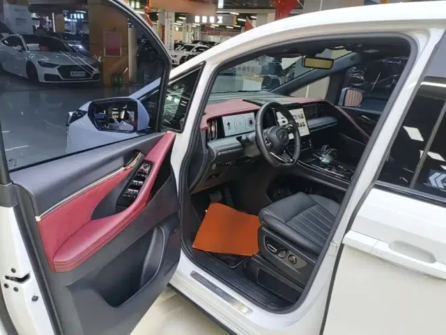 GAC Trumpchi E9 — Фото автомобиля 15
