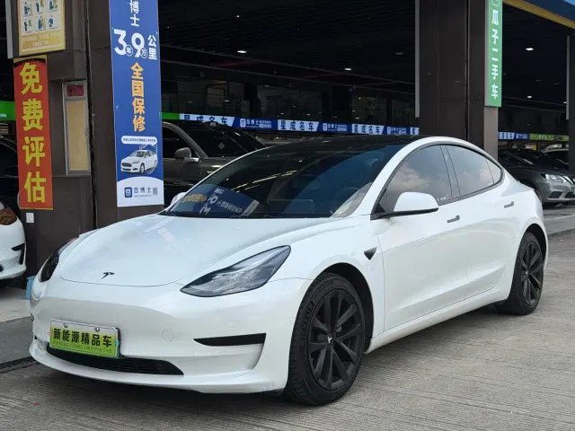 Фотография автомобиля — Tesla Model 3