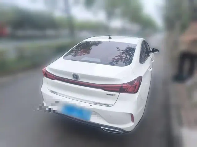 Changan Eado — Фото автомобиля 3