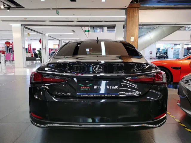 Lexus ES — Фото автомобиля 4