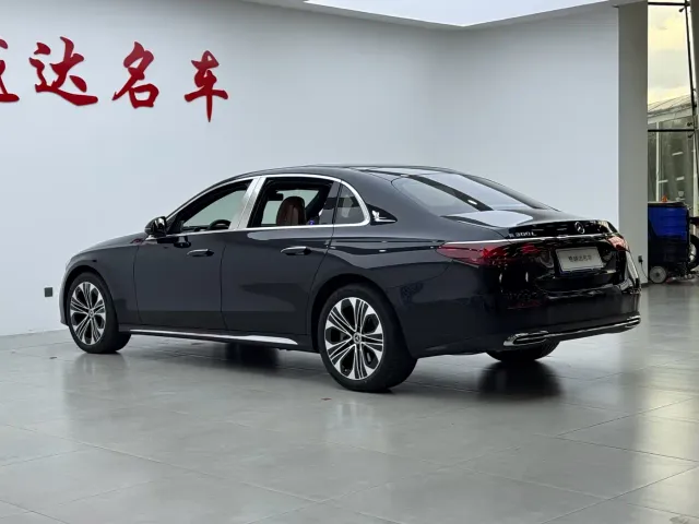 Mercedes-Benz E-Class — Фото автомобиля 21