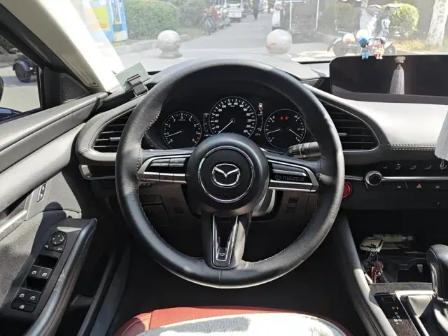 Mazda Axela — Фото автомобиля 15