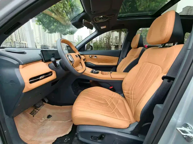 Geely Galaxy Starship 7 EM-i — Фото автомобиля 4