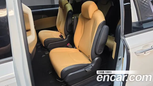 Kia Carnival Generation 4 — Фото автомобиля 16