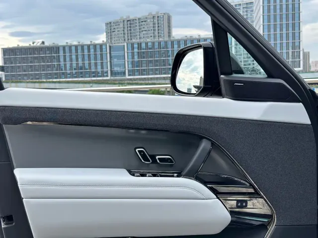 Land Rover Range Rover Sport — Фото автомобиля 14