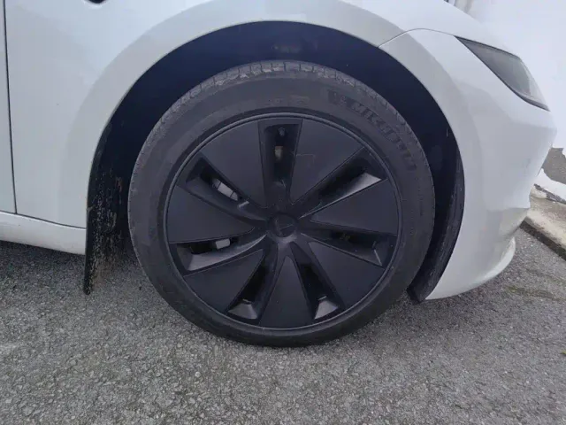 Tesla Model 3 — Фото автомобиля 26