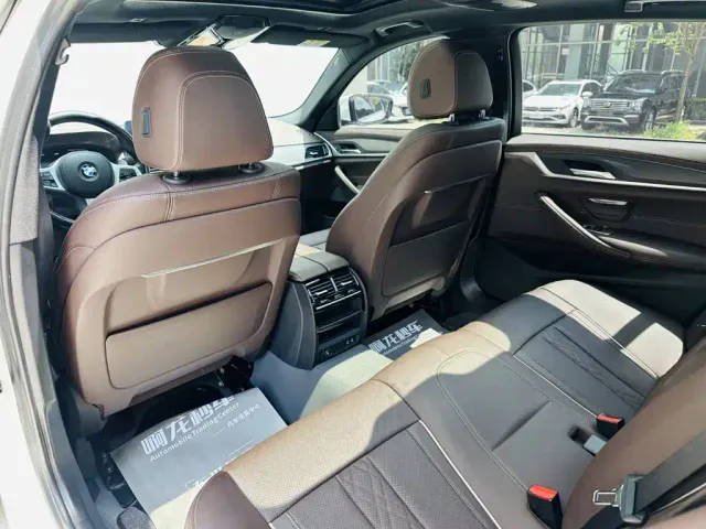 BMW 5 Series — Фото автомобиля 10