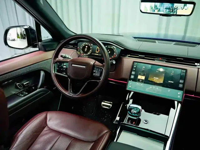 Land Rover Range Rover Sport — Фото автомобиля 12