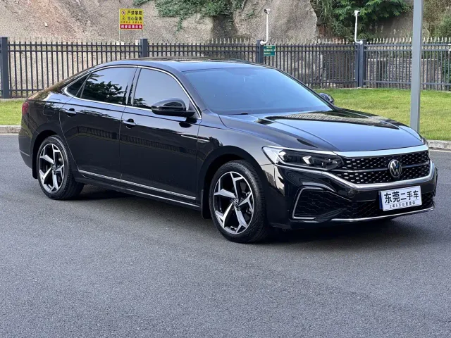 Volkswagen Passat — Фото автомобиля 2