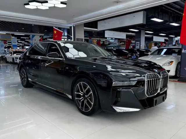 BMW 7 Series — Фото автомобиля 3