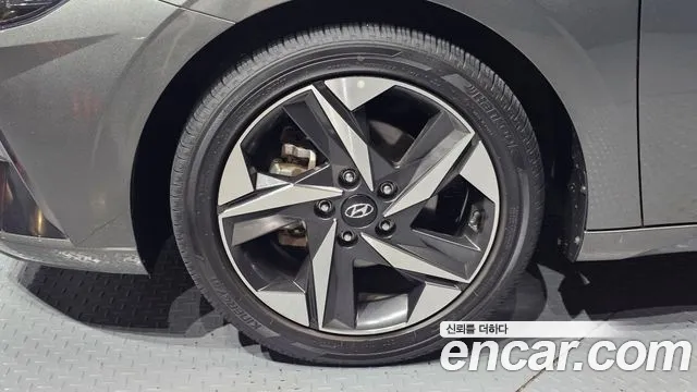 Hyundai AVANTE Avante (CN7) — Фото автомобиля 5