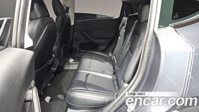 Tesla Model Y — Фото автомобиля 10