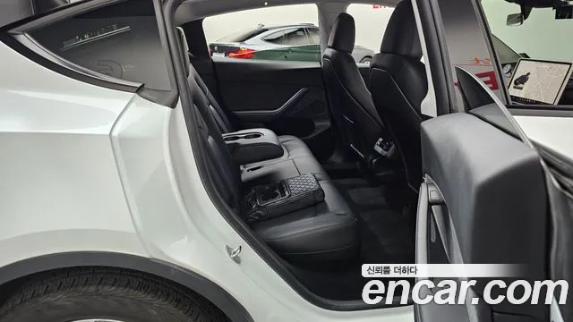 Tesla Model Y — Фото автомобиля 9