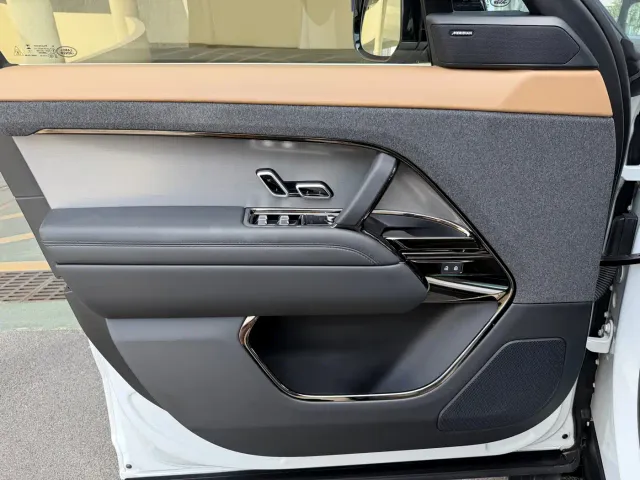 Land Rover Range Rover Sport — Фото автомобиля 7