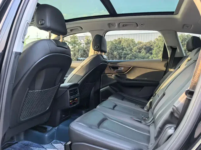 Audi Q7 — Фото автомобиля 4