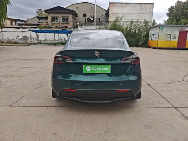 Tesla Model Y — Фото автомобиля 5