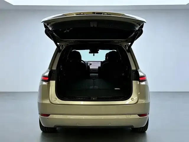 Li Auto L9 — Фото автомобиля 12