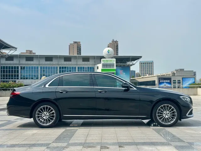 Mercedes-Benz E-Class — Фото автомобиля 11