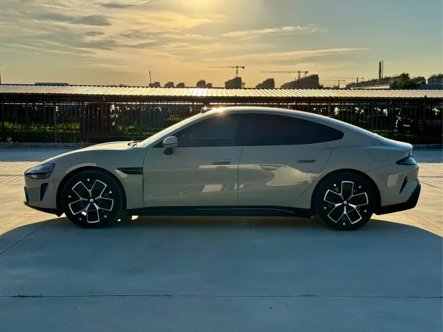 Xiaomi SU7 — Фото автомобиля 8