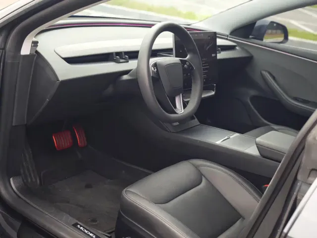 Tesla Model 3 — Фото автомобиля 13