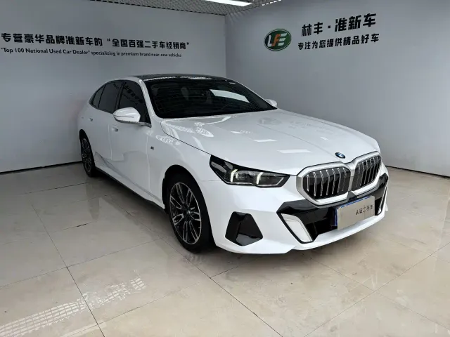 BMW 5 Series — Фото автомобиля 4