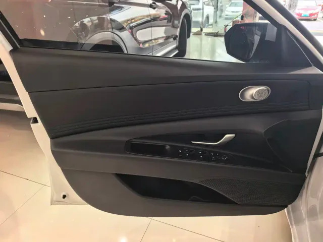Hyundai Elantra — Фото автомобиля 6