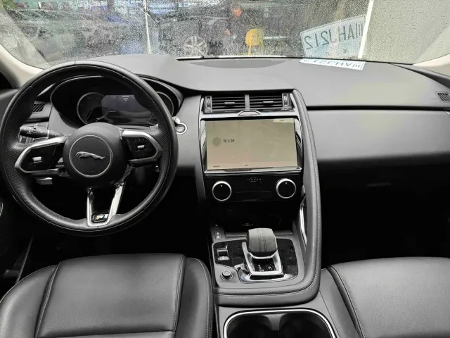 Jaguar E-PACE — Фото автомобиля 5