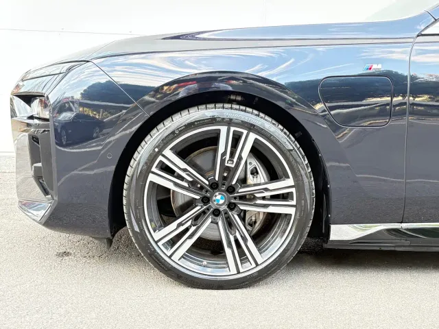 BMW i7 — Фото автомобиля 8
