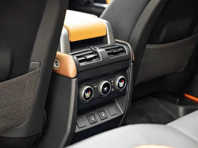 Land Rover Defender — Фото автомобиля 13