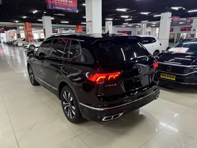 Volkswagen Tiguan L — Фото автомобиля 10