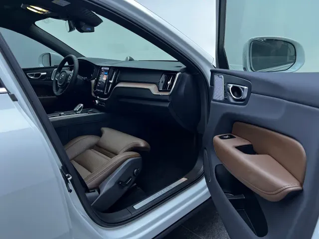 Volvo XC60 — Фото автомобиля 23