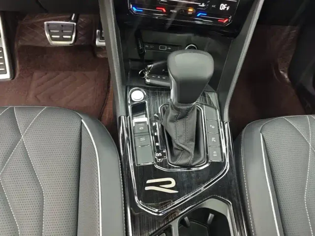 Volkswagen Tiguan L — Фото автомобиля 13