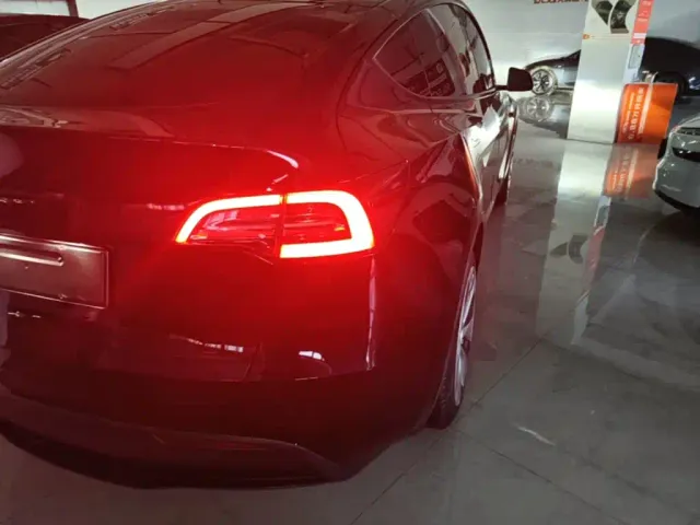 Tesla Model Y — Фото автомобиля 7