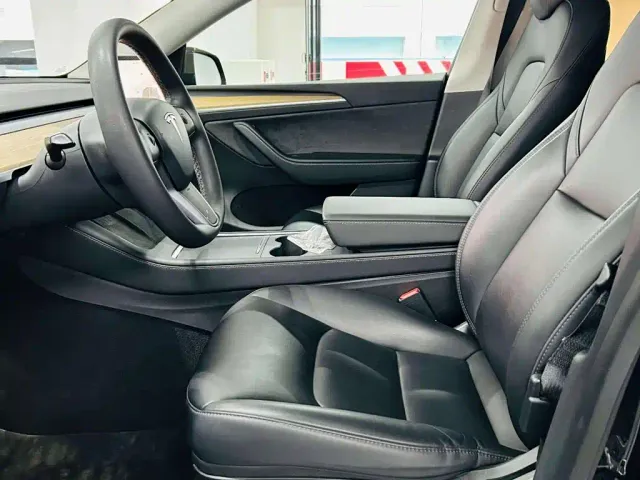 Tesla Model Y — Фото автомобиля 9