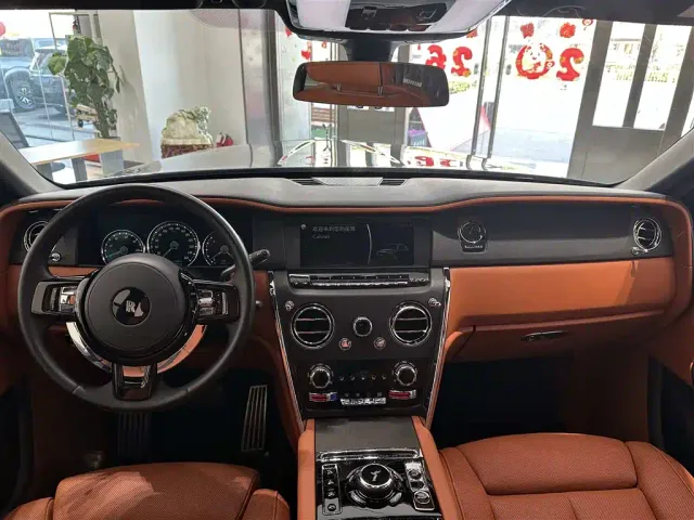 Rolls-Royce Cullinan — Фото автомобиля 14